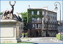 R&eacute;plique du cerf &agrave; Senlis